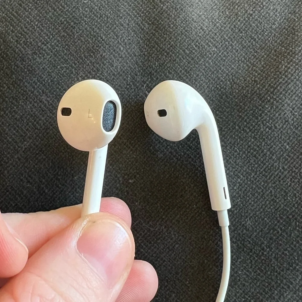 Apple EarPods Wired Headphones with 3.5mm Jack | Built-in Mic & Remote | White